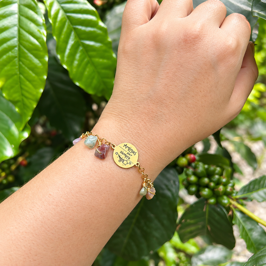 Detalle de Pulsera Amigas por Siempre en la Naturaleza